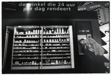 402175 Afbeelding van de winkelautomaat van supermarkt Albert Heijn tijdens de Internationale Vakbeurs voor de ...